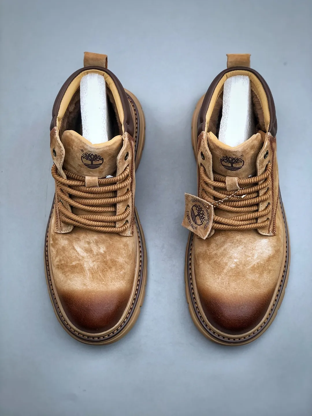 Welfare special price 💰440 #Timberland Timberland/Timberland new autumn and winter products (plush lining🔥warm and heat-locking) autumn and winter must-have outdoor leisure rhubarb boots series #Guangdong Dachang quality original box original packaging fashionable matching fabrics made of Italian 🇮🇹 top frosted fine-grained cowhide lightweight outsole with anti-odor and anti-corrosion genuine leather latex insoles from outsole to hardware are made from OEM raw materials Same as the original Goodyear's never-opening glue process. Good products don't kill pigs. The quality of the first order is strictly controlled. Exclusively released on the entire network. The quality is beyond doubt. The full set of official website unified packaging gives you a perfect wearing experience. The quality is exquisite and durable. A must-have for sportsmen. Specializes in not being handsome. High-quality feet feel first-class. This winter, it is specially used for outdoor cold protection. Daily casual matching. Size: 39-44 (leather shoe size)